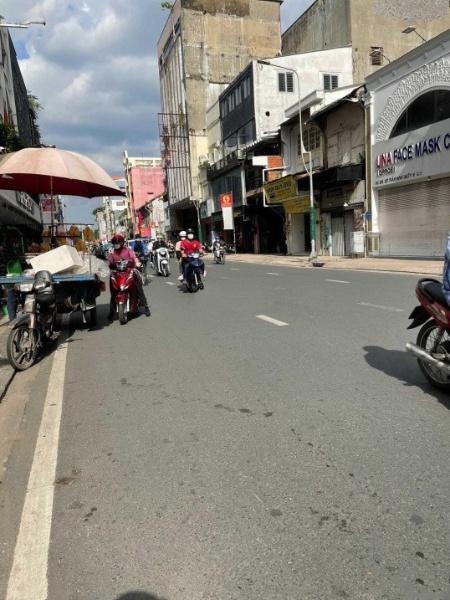 Bán nhà 2 tầng mặt tiền Đường Trần Hưng Đạo, Phường 10, Quận 5, Hồ Chí Minh